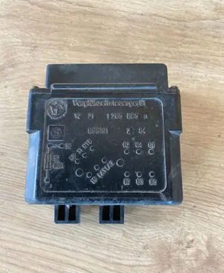 BMW 5 E28 Glow plug pre-heat relay 1285085 1221 899191