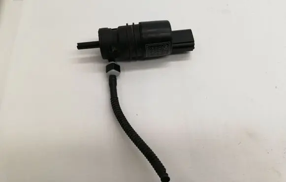 BMW 4 F32 F33 Windscreen/windshield washer pump 7302589