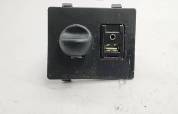 Toyota Avensis T270 12 V Socket (rear) 5891505020