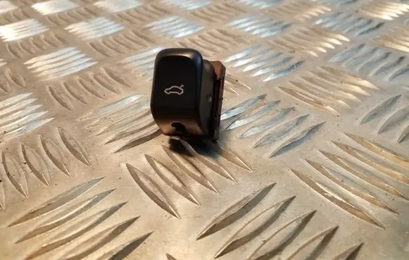Audi A4 S4 B8 8K Tailgate opening switch 8K0959831A