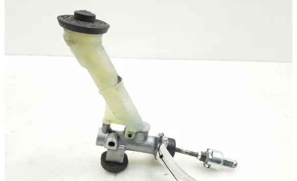 Toyota Land Cruiser (J120) Clutch master cylinder 3141060630