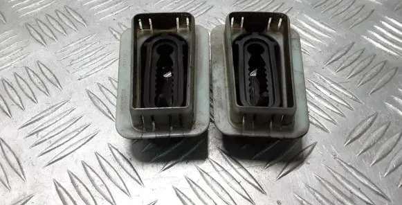 Radiator mount bracket