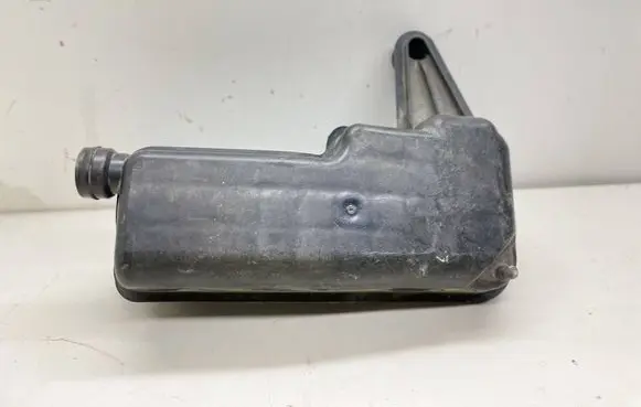 Volkswagen Jetta VI Active carbon filter fuel vapour canister 04E131111A