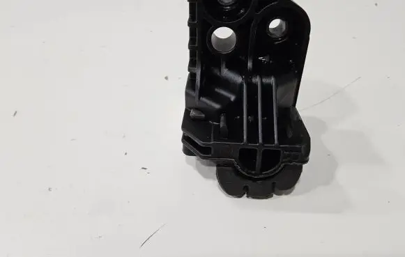 Alfa Romeo Giulia Radiator mount bracket 50541422