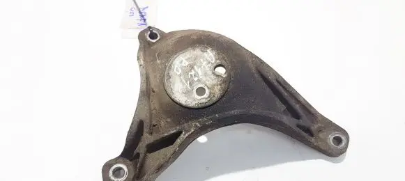 Engine mounting bracket