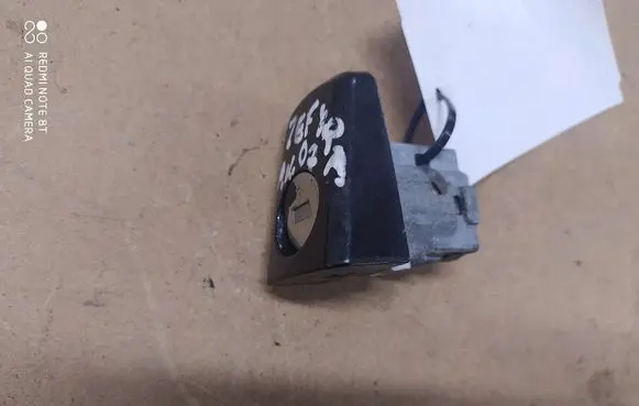 Opel Zafira B Front door lock (next to the handle)