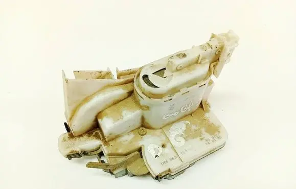 Volkswagen Golf III Rear door lock 1H4862154