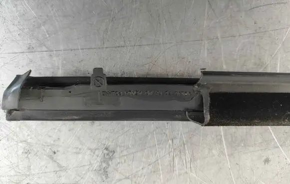 Volvo C40 Front door glass trim molding 32229689