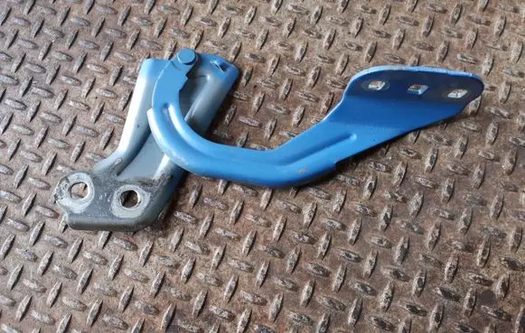 Ford Focus Engine bonnet/hood hinges BM51A16801AD