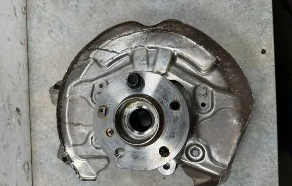 BMW i3 Front wheel hub 6852159 31216852159