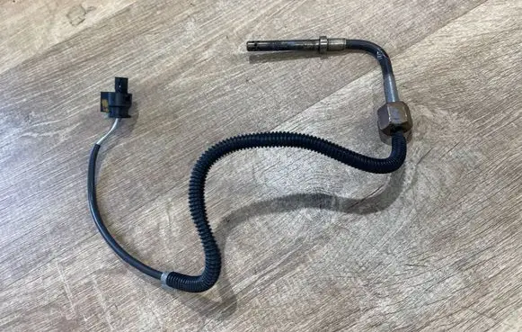 Mercedes-Benz E C207 W207 Exhaust gas temperature sensor A0009056804 HT0002