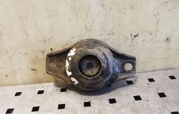 Ford Mondeo MK IV Front shock absorber mounting bracket 