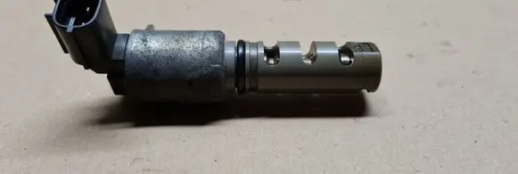 Toyota Avensis T270 Camshaft vanos timing valve 30T0605020H3