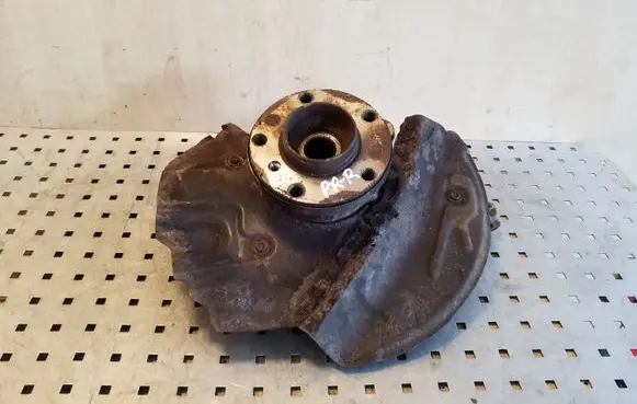BMW X5 E53 Front wheel hub