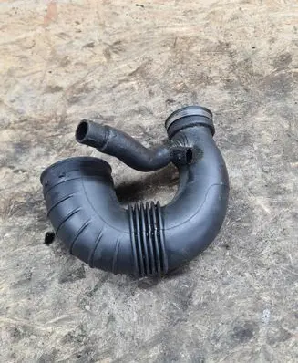 Mercedes-Benz E W211 Turbo air intake inlet pipe/hose A6470940097 51187505