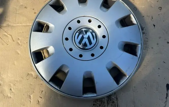 Volkswagen Transporter - Caravelle T5 R16 wheel hub/cap/trim 7H0601147