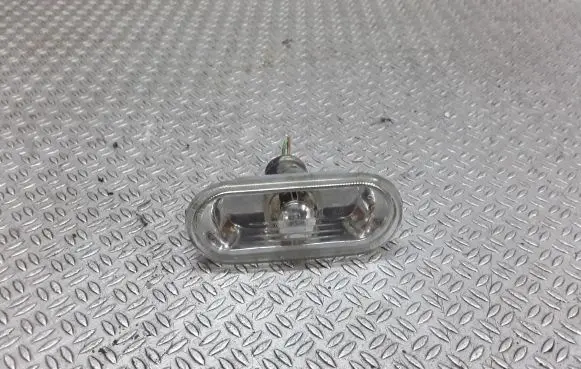 Volkswagen PASSAT B5.5 Front fender indicator light
