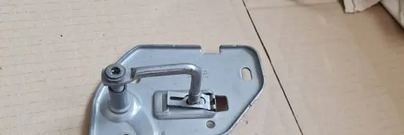 Audi RS Q8 Engine bonnet/hood lock/latch loop/hook 4M8823185E