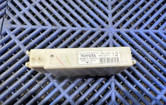Toyota Prius (XW30) Fuse module 08310277 8264175070