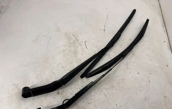 Chevrolet Camaro Windshield/front glass wiper blade 84016281 23360285 8785