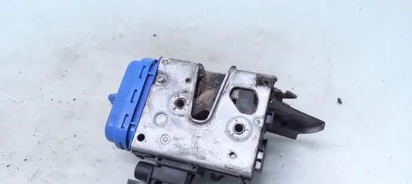 Audi A8 S8 D2 4D Rear door lock 4D0839015D