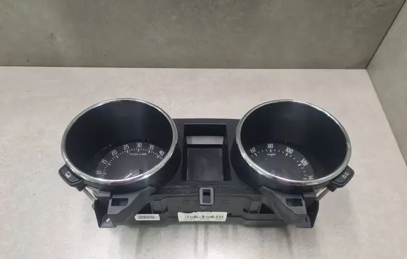 Skoda Yeti (5L) Speedometer (instrument cluster) 5L0920940D