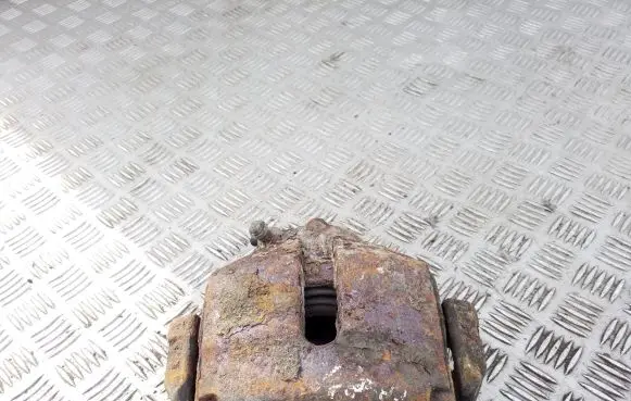 Volkswagen PASSAT B6 Front brake caliper