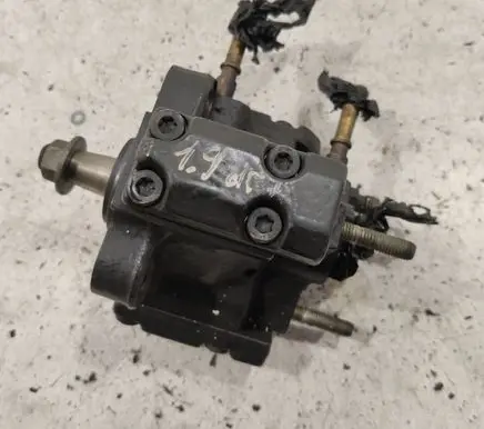 Renault Scenic I Fuel injection high pressure pump 7700111010