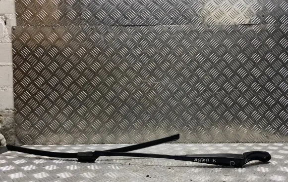 Opel Astra K Front wiper blade arm 39193932