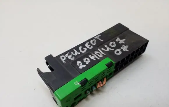 Peugeot 407 Fuse module 9627791880