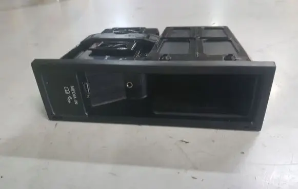 Seat Ibiza IV (6J,6P) USB socket connector 6J0035342F