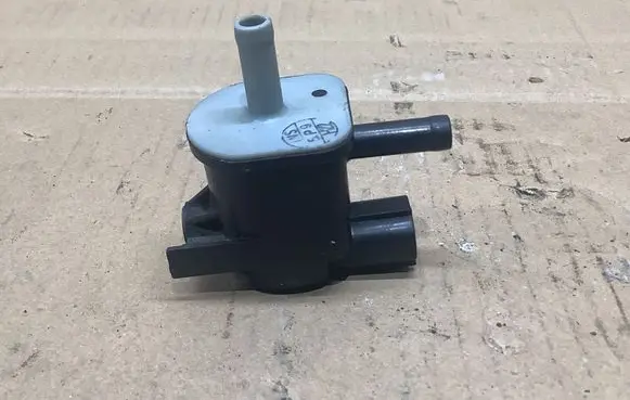 Toyota Yaris Vacuum valve 90910TC001 VN1362007011