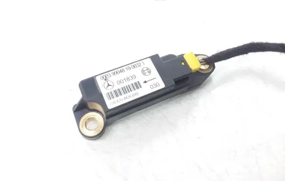 Mercedes-Benz S W220 Airbag deployment crash/impact sensor 2208204426