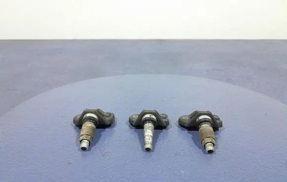 BMW X6 M Tire pressure sensor 6877936