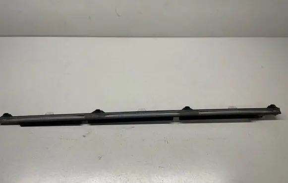 Sill/side skirt trim