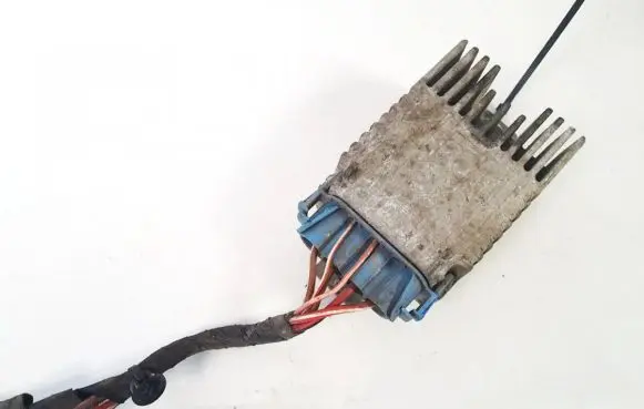 Mercedes-Benz A W168 Coolant fan relay A0275458032 e5001.004