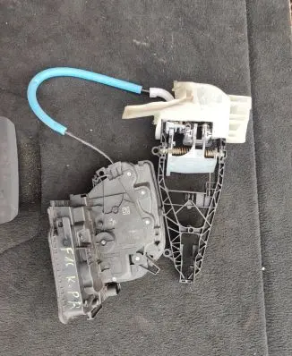 BMW X6 F16 Front door lock 19864010X