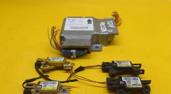 Opel Vectra C Airbag control unit/module 13170589 330518650DX 13102028