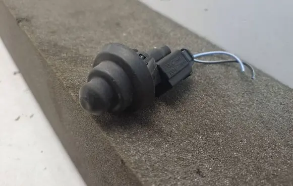 Dacia Sandero III Front door sensor 7700427640B