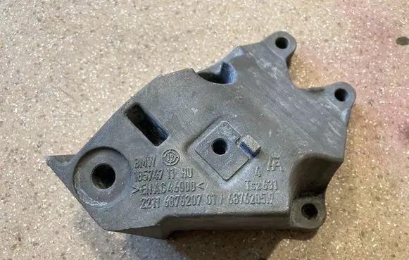 BMW 3 G20 G21 Engine mounting bracket 6876207
