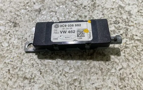 Volkswagen PASSAT B6 Antenna control unit 3C9035552 12012400 120124001