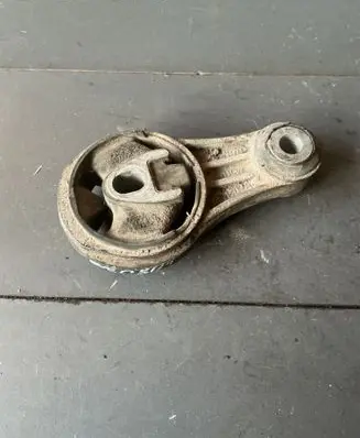 Engine mount bracket