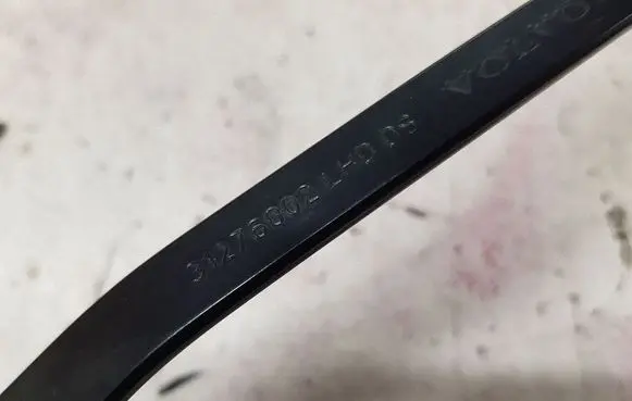 Volvo V70 Front wiper blade arm 31276002