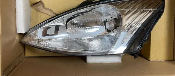 Ford Focus Headlight/headlamp 43111441