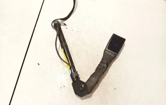 Front seatbelt buckle
