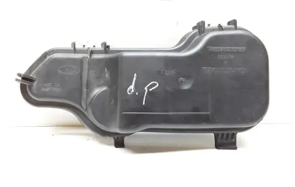 Volvo V70 Headlight/headlamp dust cover