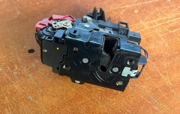 Audi A2 Rear door lock 8Z0839015A