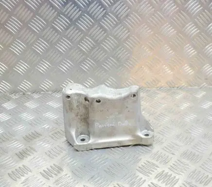 Engine mounting bracket