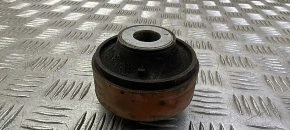 Land Rover Range Rover Sport L320 Front wishbone bush KVF500161