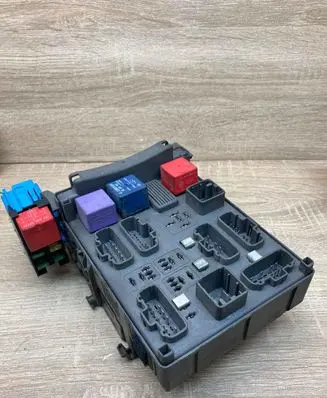 Renault Laguna II Fuse module 8200004201E 216532951